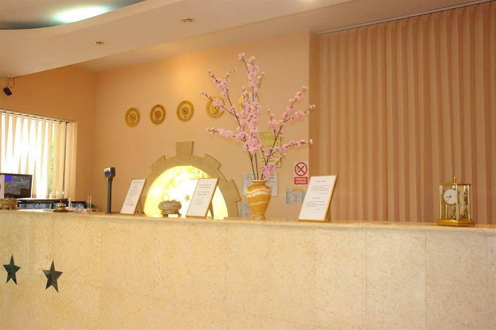 Hotel Sir Colentina Bucarest Exterior foto